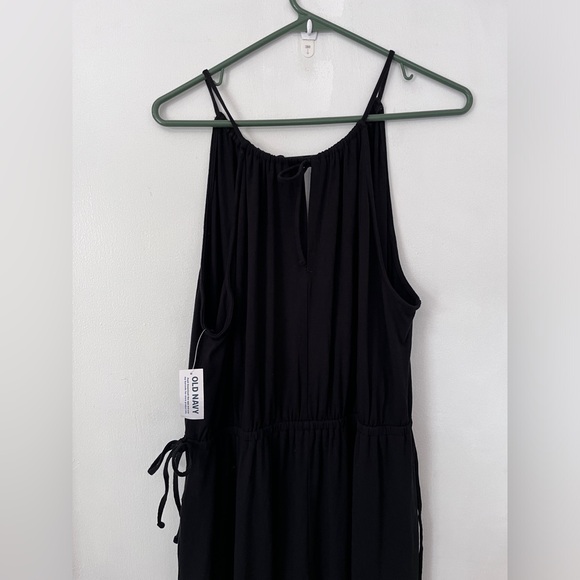 Maternity Cropped
Halter Wide-Leg
Jumpsuit - Picture 3 of 4